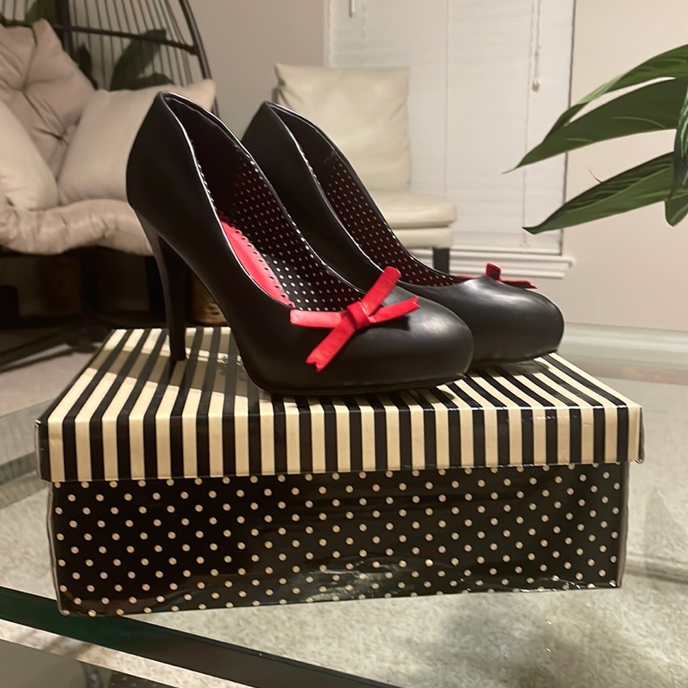 Banned Super Cute Retro Vintage 50s 60s Style Heels in Black with Red Bow EU 37